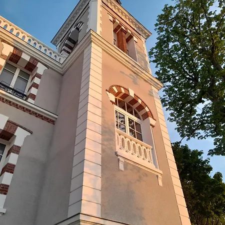 Apartment Dans Petit Chateau En Centre